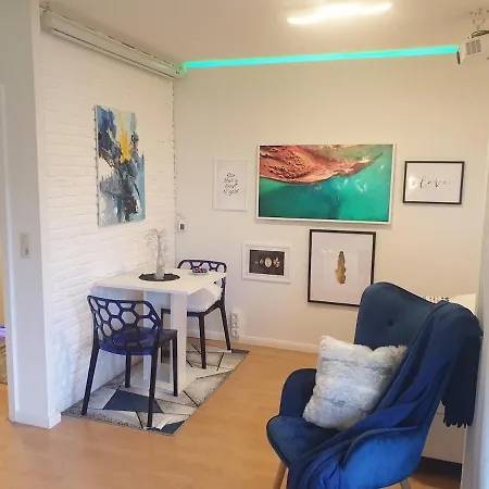 Modern Und Am Balkon,pp *