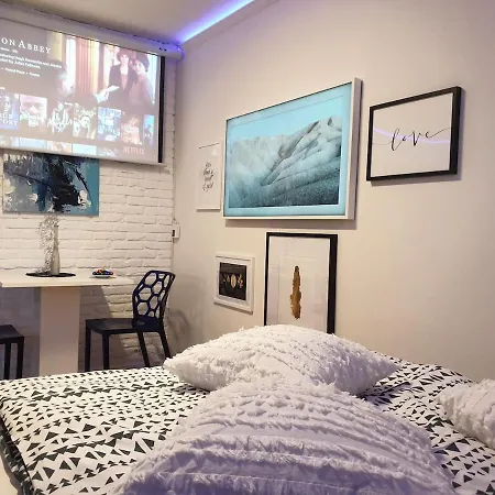 Modern Und Am Balkon,pp Apartment *
